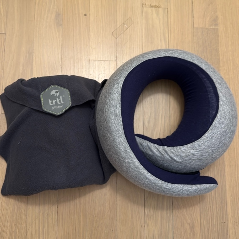 Ostrich Go Neck Pillow and Trtl Travel Pillow
